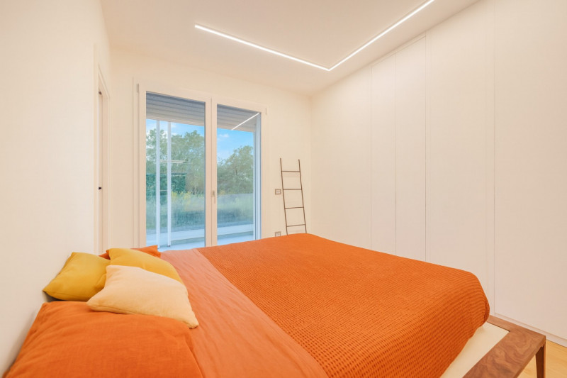 Raffinata porzione di bifamiliare di recentissima costruzione, pensata per offrire comfort modern...