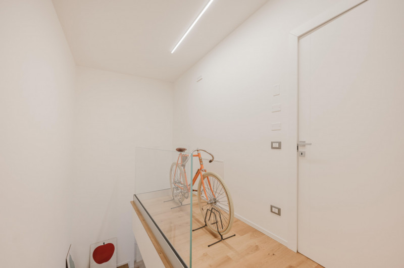 Raffinata porzione di bifamiliare di recentissima costruzione, pensata per offrire comfort modern...