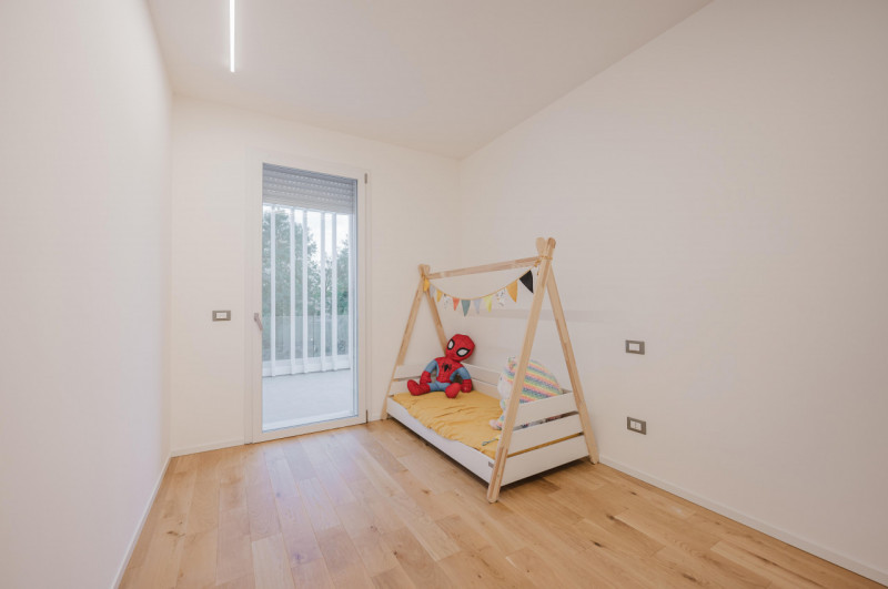 Raffinata porzione di bifamiliare di recentissima costruzione, pensata per offrire comfort modern...