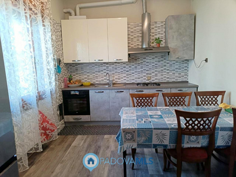 Immobile in esclusiva al Gruppo Padova MLS

Tencarola interessante appartamento in bifamiliare, c...