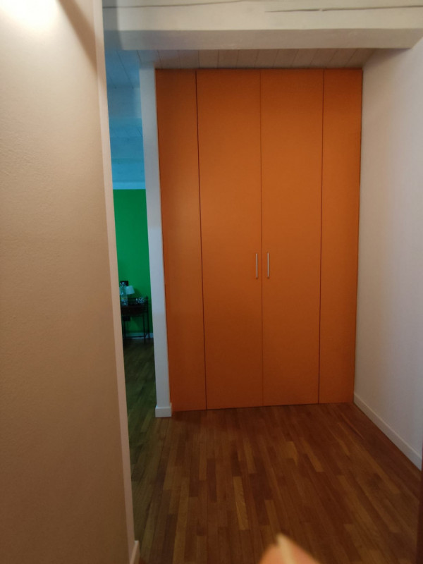 Su piccola palazzina di sole 8 unità, al piano secondo con ascensore, vendesi luminoso appartamen...