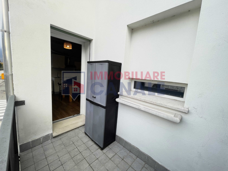 Proponiamo in affitto un luminoso appartamento bicamere di circa 60 mq situato nel cuore di Piove...