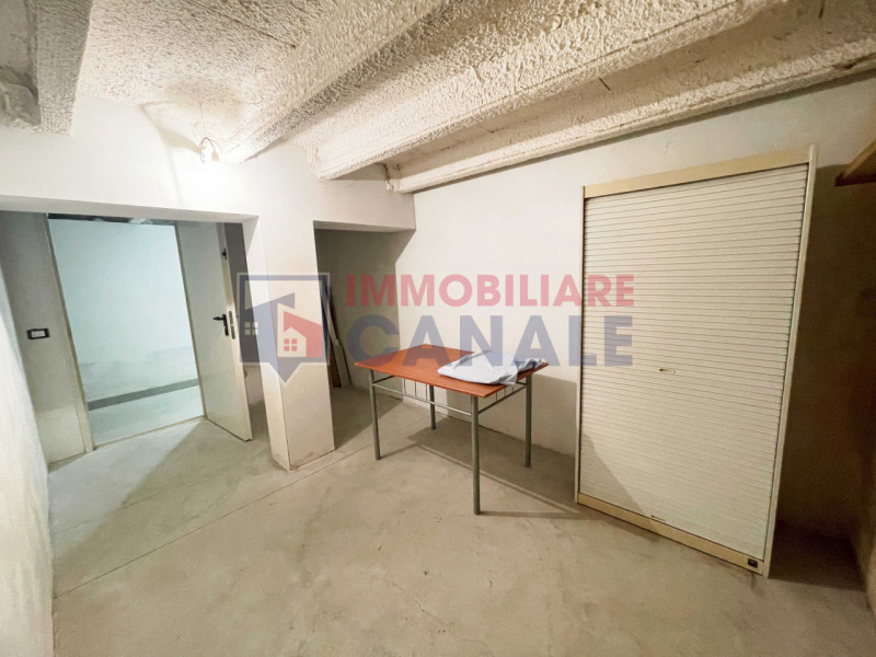 Proponiamo in affitto un luminoso appartamento bicamere di circa 60 mq situato nel cuore di Piove...