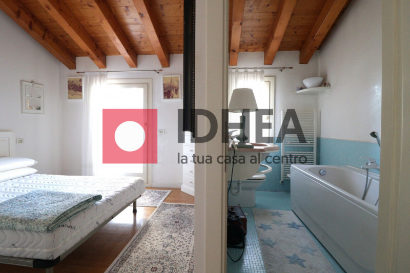 CAMALO'- POVEGLIANO 

RIF"APC2"

In un contesto residenziale tranquillo e riservato, proponiamo q...