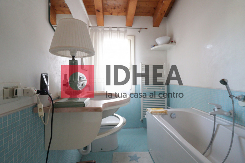 CAMALO'- POVEGLIANO 

RIF"APC2"

In un contesto residenziale tranquillo e riservato, proponiamo q...