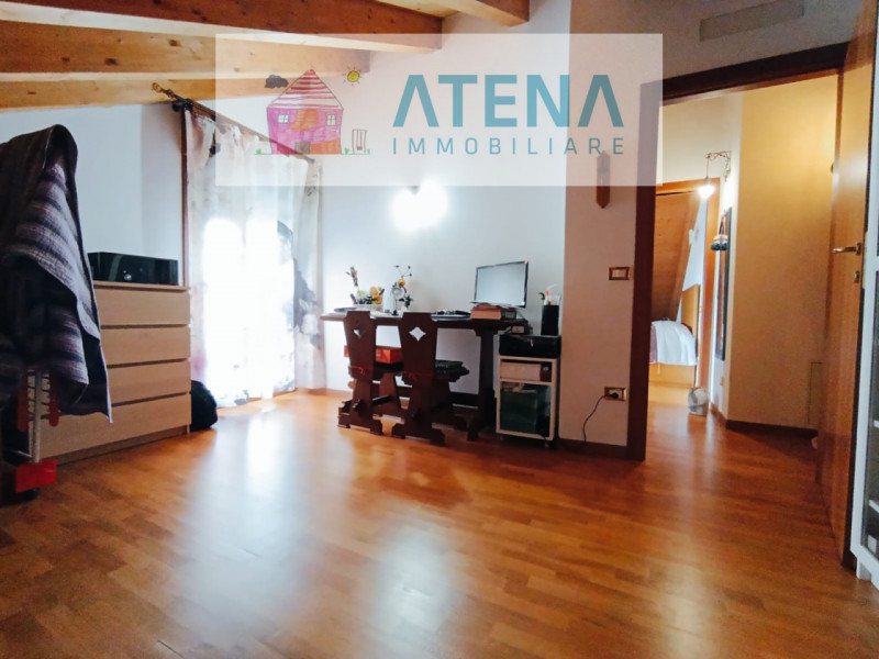 rif. 25665

RUBANO - VILLAGUATTERA

Proponiamo in vendita esclusiva, ampio appartamento duplex al...