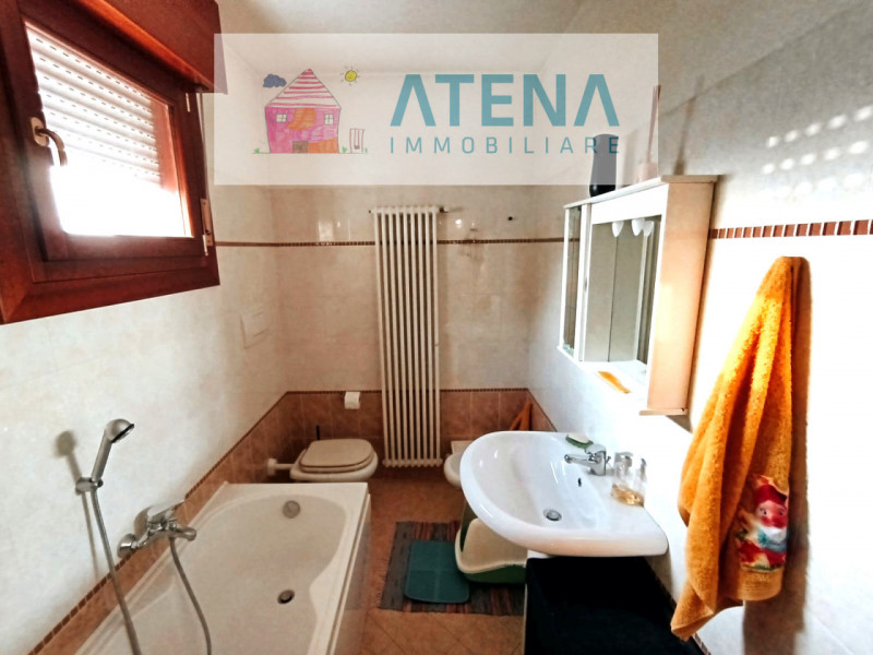 rif. 25665

RUBANO - VILLAGUATTERA

Proponiamo in vendita esclusiva, ampio appartamento duplex al...
