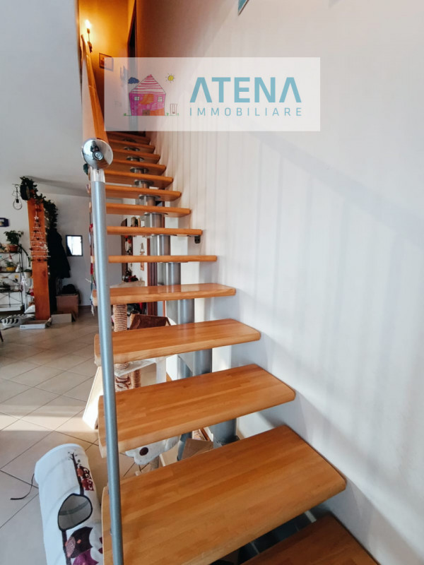 rif. 25665

RUBANO - VILLAGUATTERA

Proponiamo in vendita esclusiva, ampio appartamento duplex al...