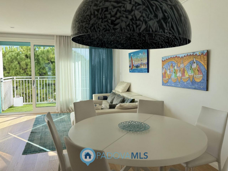 Immobile in esclusiva al Gruppo Padova MLS
Nel pieno centro di Jesolo, affacciato direttamente su...