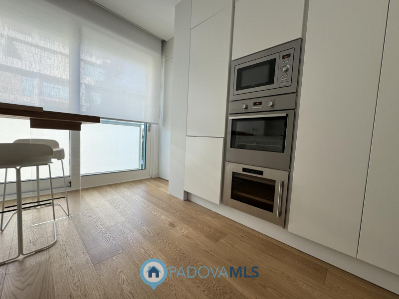 Immobile in esclusiva al Gruppo Padova MLS
Nel pieno centro di Jesolo, affacciato direttamente su...