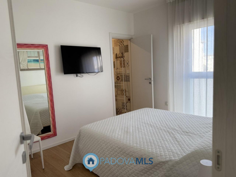 Immobile in esclusiva al Gruppo Padova MLS
Nel pieno centro di Jesolo, affacciato direttamente su...