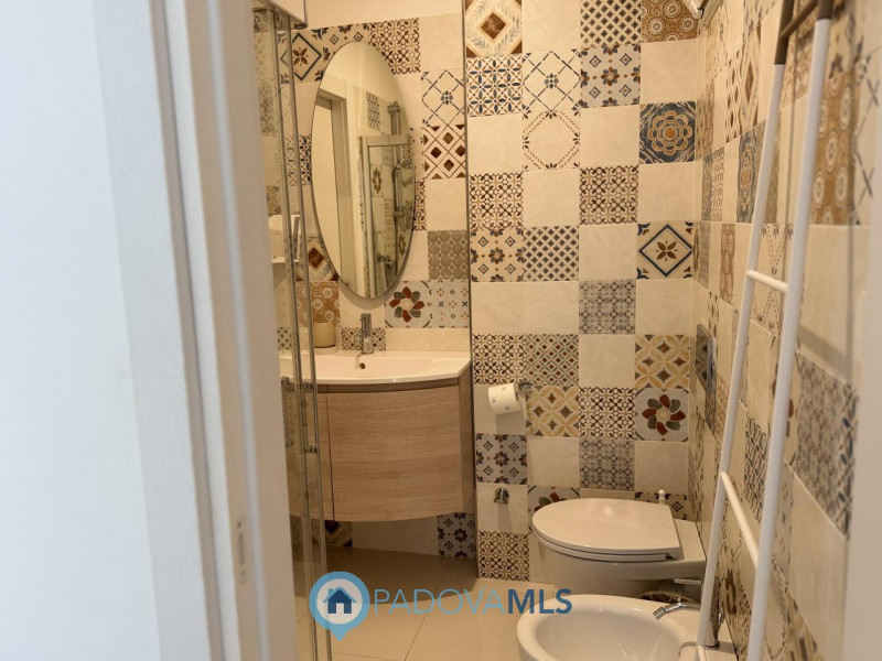 Immobile in esclusiva al Gruppo Padova MLS
Nel pieno centro di Jesolo, affacciato direttamente su...