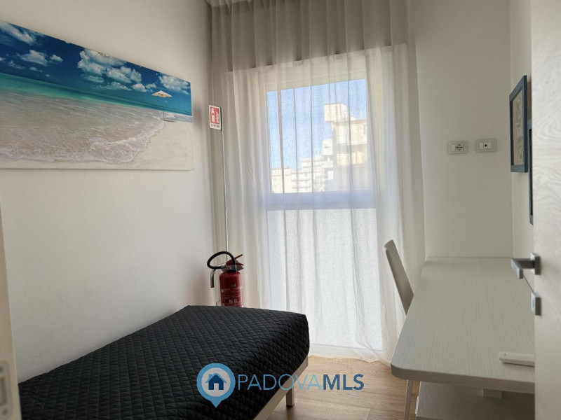 Immobile in esclusiva al Gruppo Padova MLS
Nel pieno centro di Jesolo, affacciato direttamente su...