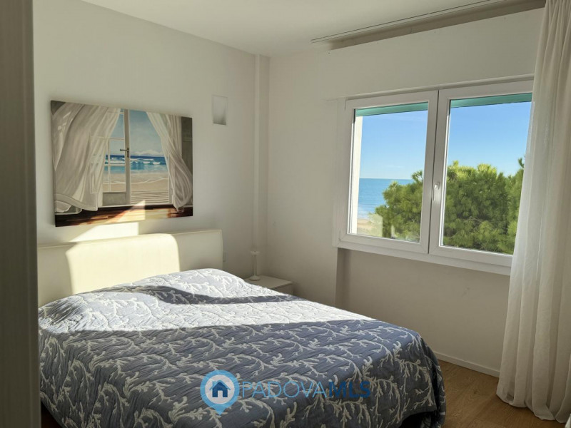 Immobile in esclusiva al Gruppo Padova MLS
Nel pieno centro di Jesolo, affacciato direttamente su...