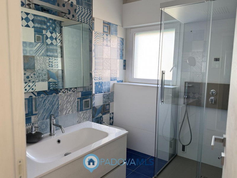 Immobile in esclusiva al Gruppo Padova MLS
Nel pieno centro di Jesolo, affacciato direttamente su...