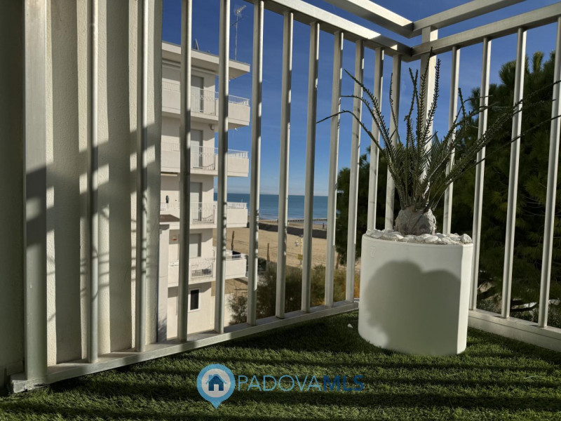 Immobile in esclusiva al Gruppo Padova MLS
Nel pieno centro di Jesolo, affacciato direttamente su...