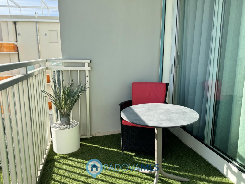 Immobile in esclusiva al Gruppo Padova MLS
Nel pieno centro di Jesolo, affacciato direttamente su...