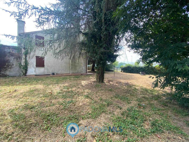 Immobile in esclusiva al Gruppo Padova MLS.
In prossimita' del centro di Bagnoli di Sopra, propon...