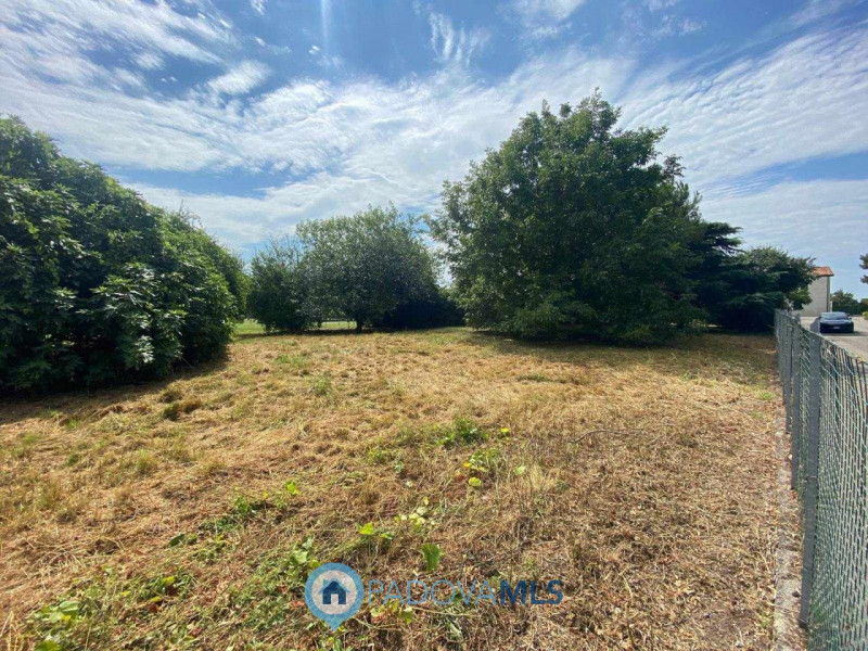 Immobile in esclusiva al Gruppo Padova MLS.
In prossimita' del centro di Bagnoli di Sopra, propon...