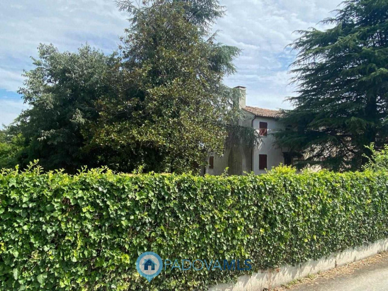 Immobile in esclusiva al Gruppo Padova MLS.
In prossimita' del centro di Bagnoli di Sopra, propon...