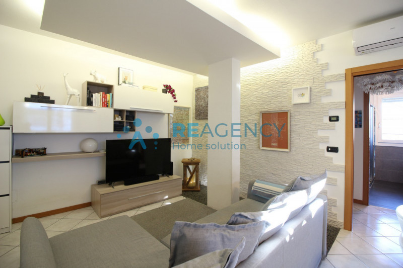 Dueville 

Stai cercando un appartamento pronto da vivere dove design moderno incontra praticità ...