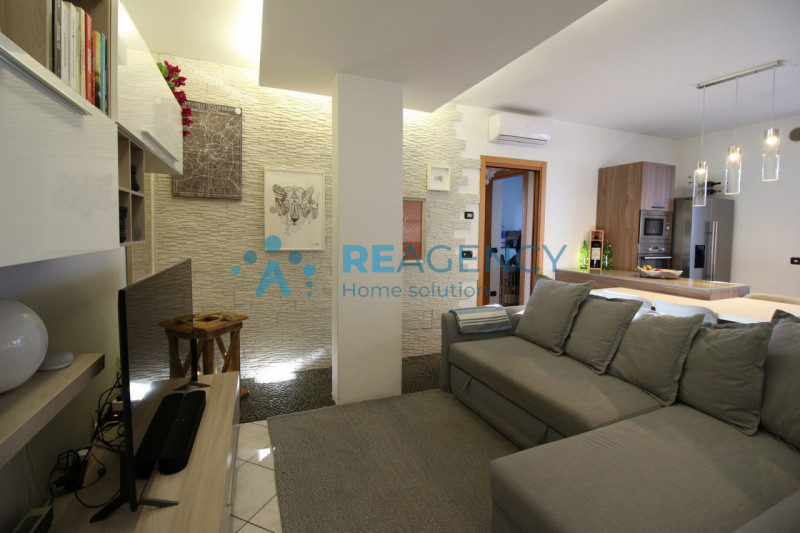 Dueville 

Stai cercando un appartamento pronto da vivere dove design moderno incontra praticità ...