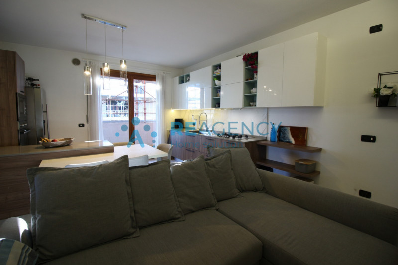 Dueville 

Stai cercando un appartamento pronto da vivere dove design moderno incontra praticità ...