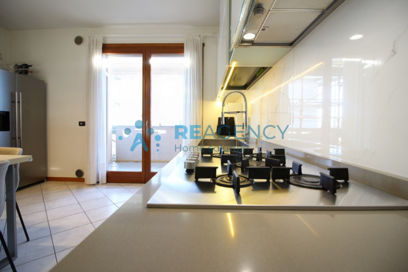 Dueville 

Stai cercando un appartamento pronto da vivere dove design moderno incontra praticità ...