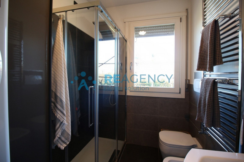 Dueville 

Stai cercando un appartamento pronto da vivere dove design moderno incontra praticità ...