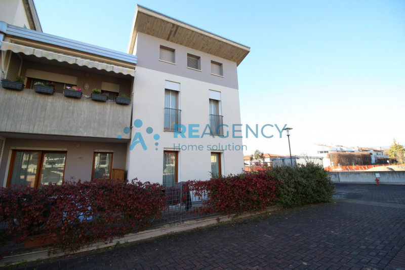 Dueville 

Stai cercando un appartamento pronto da vivere dove design moderno incontra praticità ...