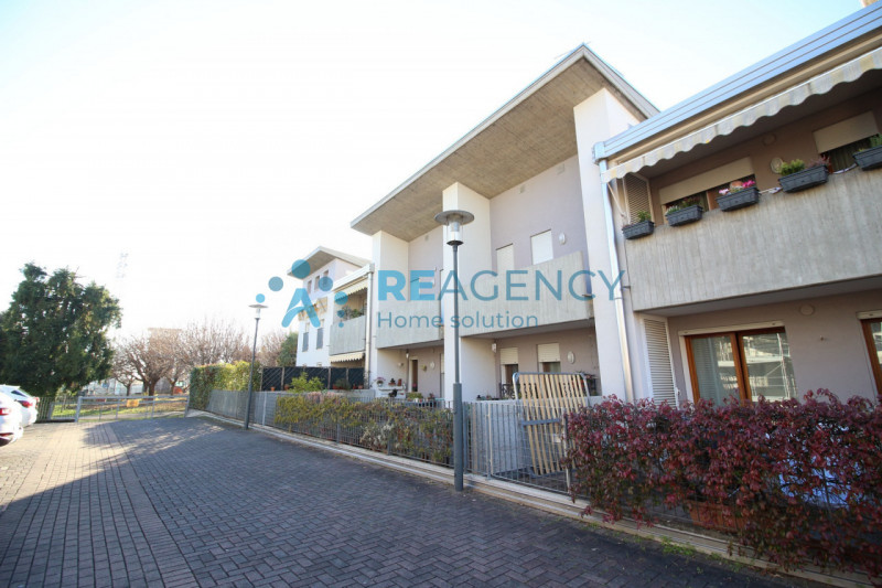 Dueville 

Stai cercando un appartamento pronto da vivere dove design moderno incontra praticità ...