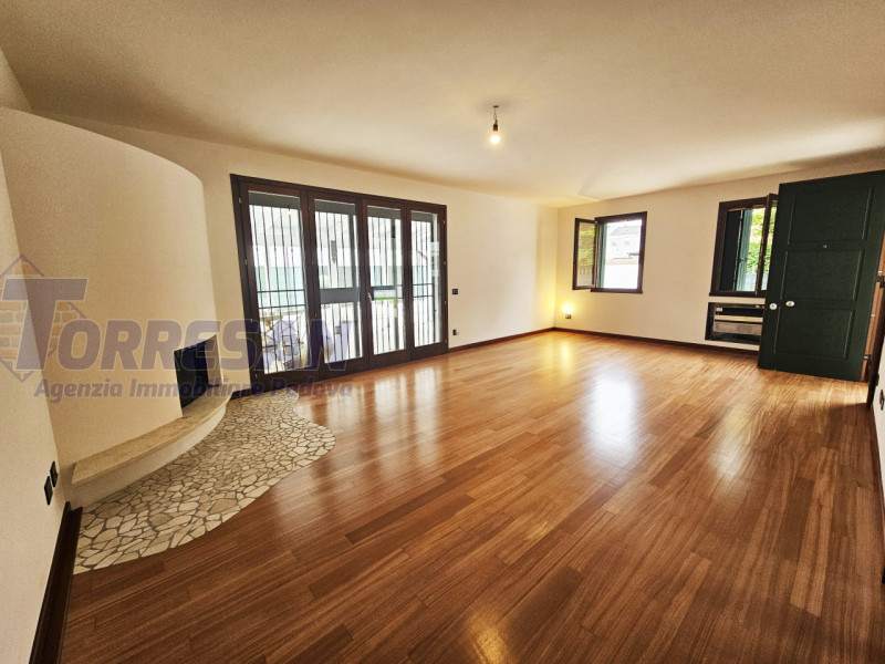 Eleganza e unicità nal cuore di Noventa Padovana 
Villa introvabile di circa 400 mq in classe A1 ...