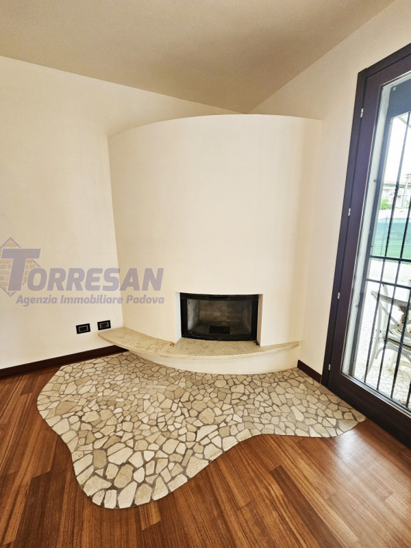 Eleganza e unicità nal cuore di Noventa Padovana 
Villa introvabile di circa 400 mq in classe A1 ...