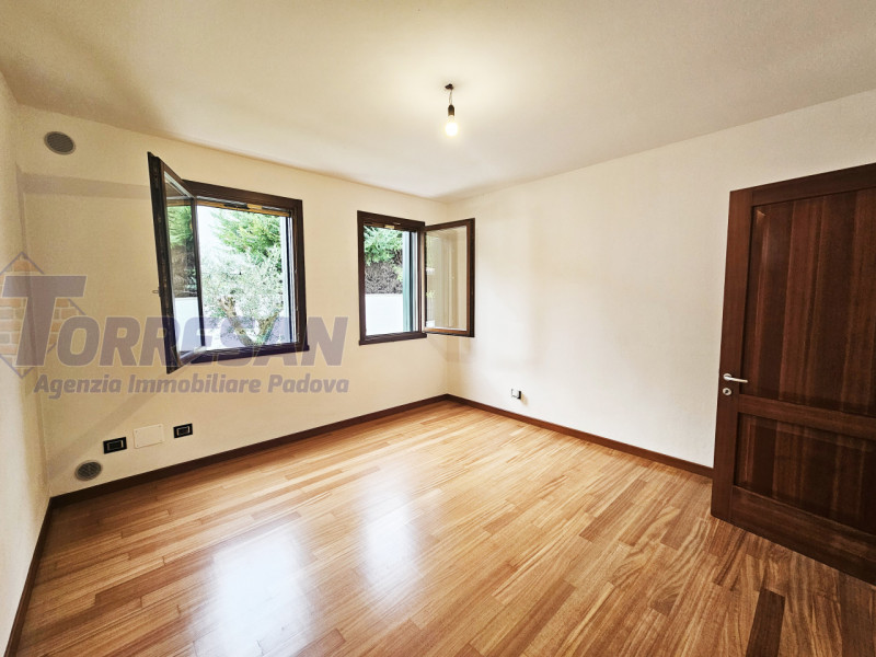 Eleganza e unicità nal cuore di Noventa Padovana 
Villa introvabile di circa 400 mq in classe A1 ...