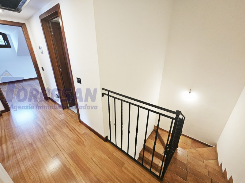 Eleganza e unicità nal cuore di Noventa Padovana 
Villa introvabile di circa 400 mq in classe A1 ...