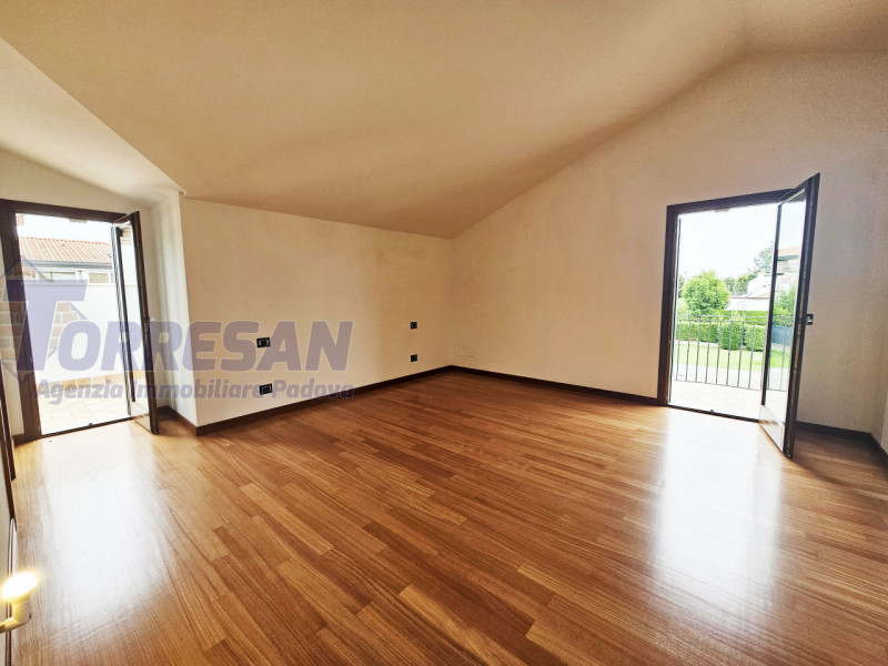 Eleganza e unicità nal cuore di Noventa Padovana 
Villa introvabile di circa 400 mq in classe A1 ...