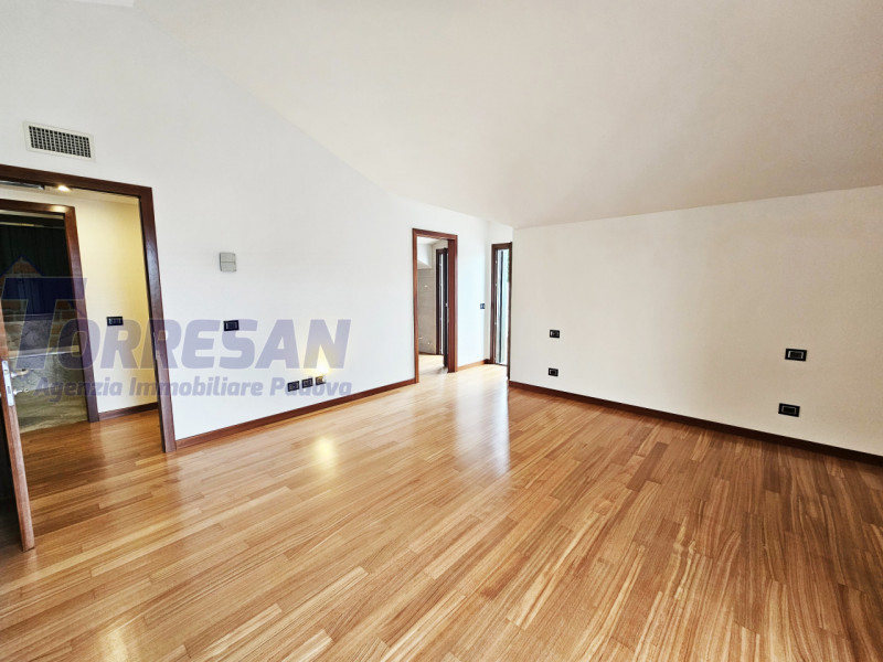 Eleganza e unicità nal cuore di Noventa Padovana 
Villa introvabile di circa 400 mq in classe A1 ...