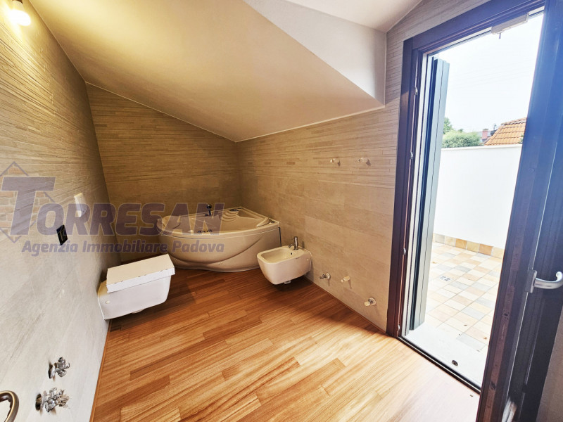 Eleganza e unicità nal cuore di Noventa Padovana 
Villa introvabile di circa 400 mq in classe A1 ...