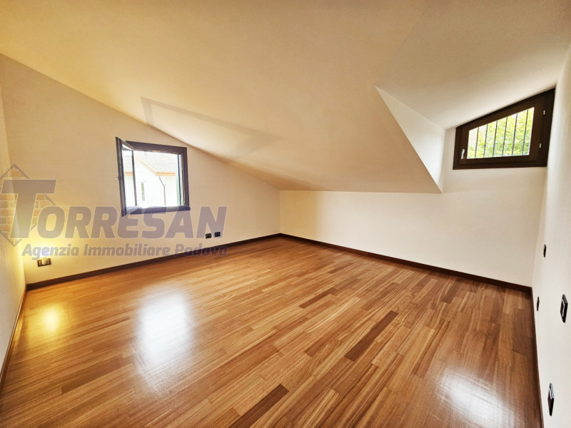 Eleganza e unicità nal cuore di Noventa Padovana 
Villa introvabile di circa 400 mq in classe A1 ...