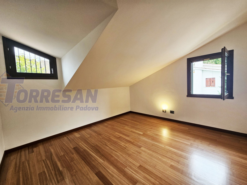 Eleganza e unicità nal cuore di Noventa Padovana 
Villa introvabile di circa 400 mq in classe A1 ...