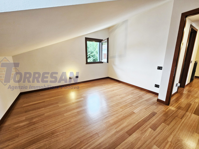 Eleganza e unicità nal cuore di Noventa Padovana 
Villa introvabile di circa 400 mq in classe A1 ...