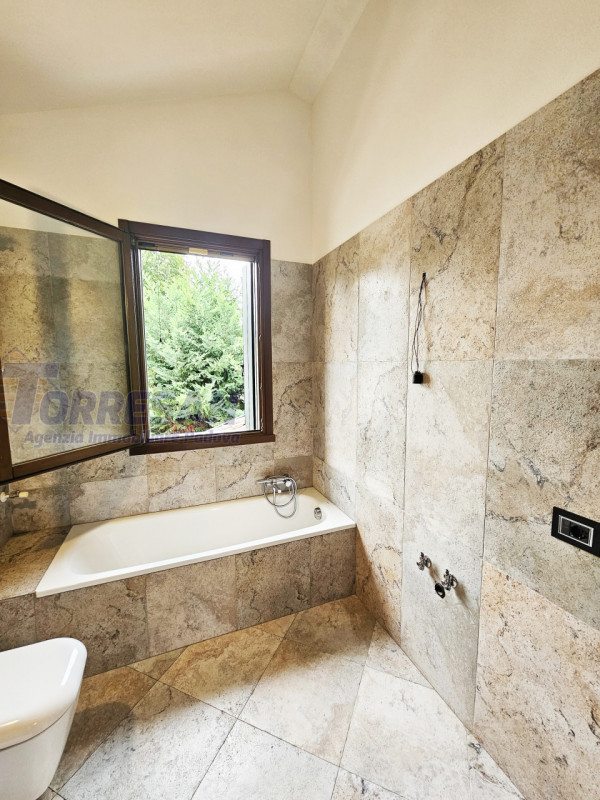 Eleganza e unicità nal cuore di Noventa Padovana 
Villa introvabile di circa 400 mq in classe A1 ...