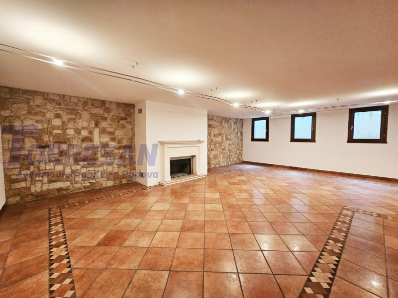 Eleganza e unicità nal cuore di Noventa Padovana 
Villa introvabile di circa 400 mq in classe A1 ...