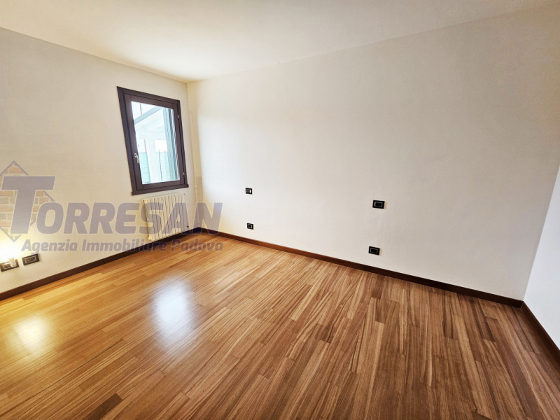 Eleganza e unicità nal cuore di Noventa Padovana 
Villa introvabile di circa 400 mq in classe A1 ...