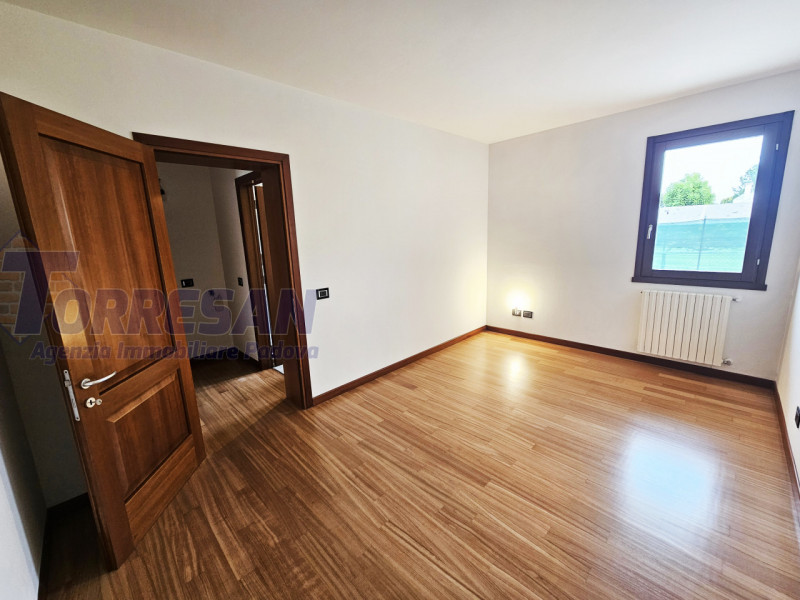 Eleganza e unicità nal cuore di Noventa Padovana 
Villa introvabile di circa 400 mq in classe A1 ...