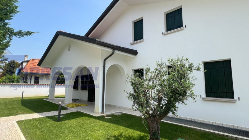 Eleganza e unicità nal cuore di Noventa Padovana 
Villa introvabile di circa 400 mq in classe A1 ...