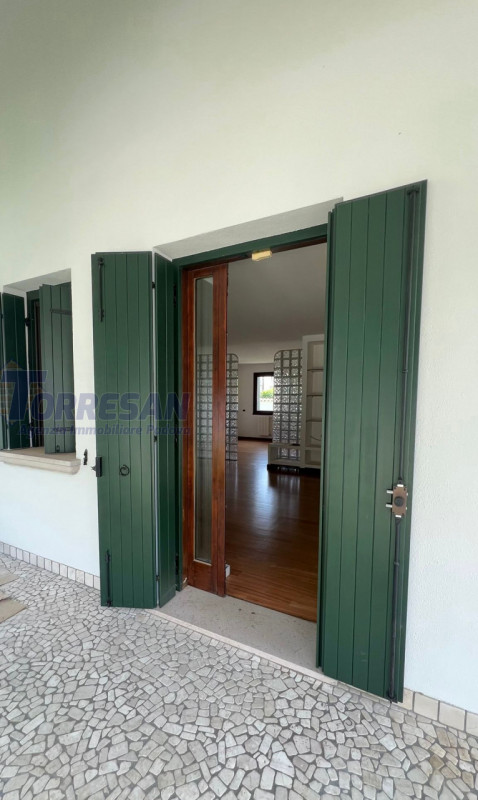 Eleganza e unicità nal cuore di Noventa Padovana 
Villa introvabile di circa 400 mq in classe A1 ...