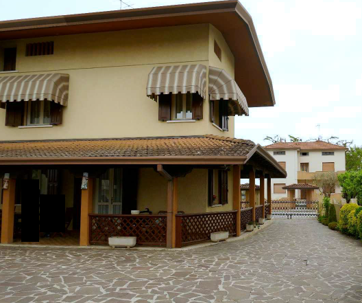 Rif. A.A.85-24

Vendita all'asta - abitazione unifamiliare su 3 livelli in data 20 gennaio 2026

...