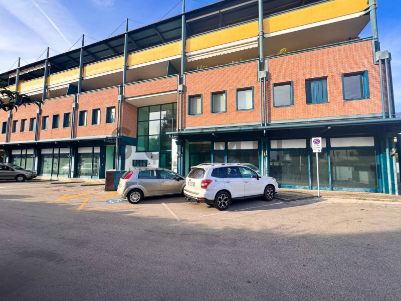 SCHIO - CENTRO: MINIAPPARTAMENTO con STUDIO al piano primo del complesso  residenziale Conte, ser...