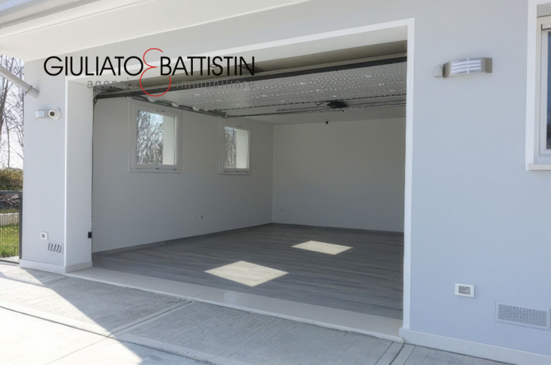 VILLAGANZERLA: BIFAMILIARE

Siamo a proporre unità bifamiliare affiancata di generose metrature, ...